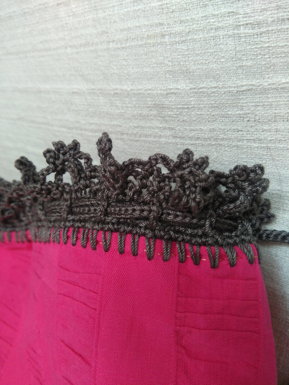 ピンク（地模様）ふち編み巾着 3枚目の画像