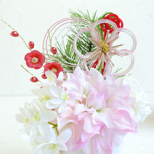 お正月飾り ピンクダリア 白マム 造花アレンジメント 【公式通販】