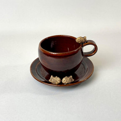 【受注制作品】タイヤキのコーヒーカップとソーサー（アメ色、ソーサー夫婦タイプ） 1枚目の画像