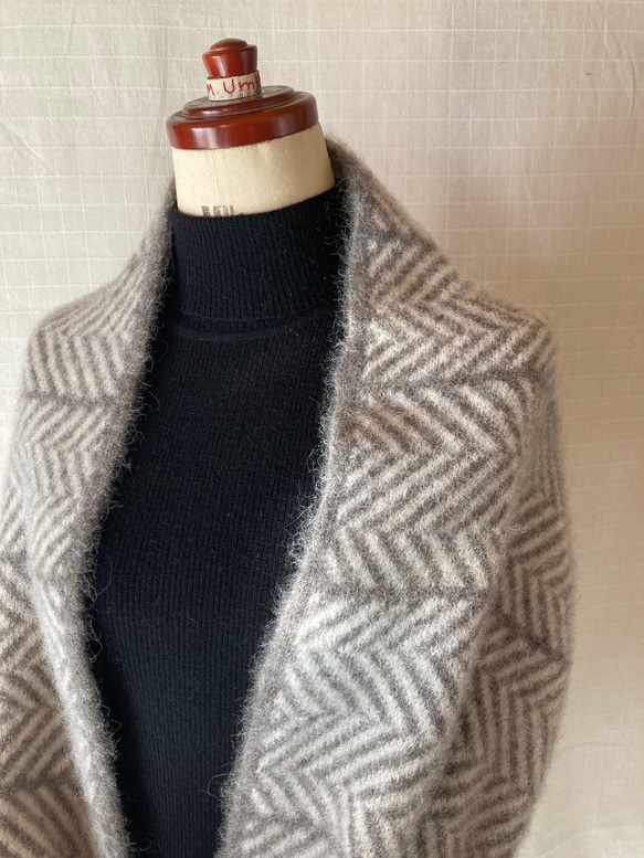 蓬鬆的羊駝絨針織圍脖：人字針織 第4張的照片