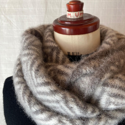 蓬鬆的羊駝絨針織圍脖：人字針織 第3張的照片