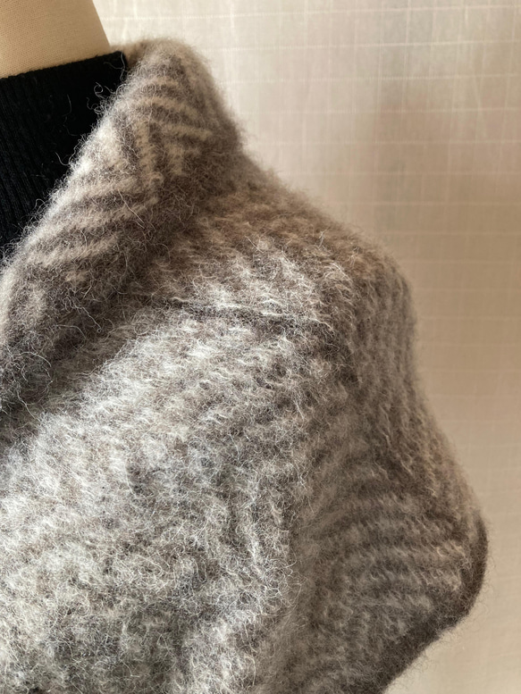 蓬鬆的羊駝絨針織圍脖：人字針織 第5張的照片