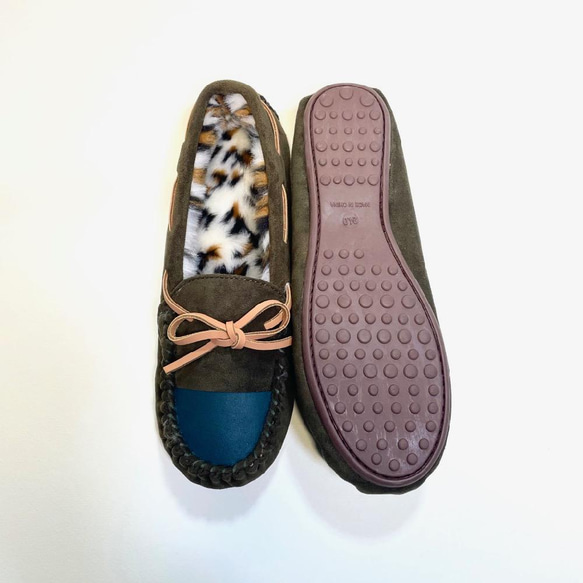 “24.0 cm SALE”輕巧輕鬆！溫暖的雙色緞帶軟皮鞋搭配純色蟒蛇皮（苔綠色 x 深綠色） 第6張的照片