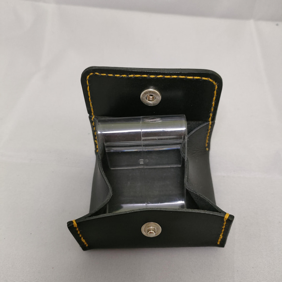 BOXコインケース シンプル サドルレザー 黒 イエローステッチ 2枚目の画像