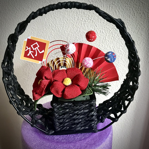 お正月ハンドメイド2022 つまみ細工のカゴ飾り 椿 しめ縄・しめ飾り