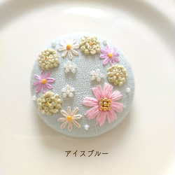 【親子お揃い】刺繍ブローチ&ヘアゴム『秋桜リース』 4枚目の画像