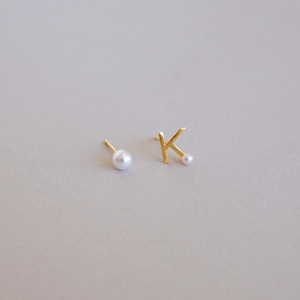 [護身符] 字母耳環 (AT-E001〜005) 第6張的照片