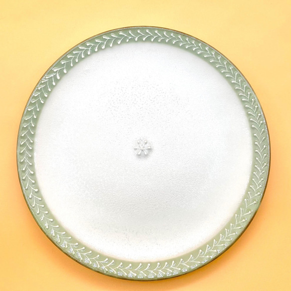 ローズマリー模様の五寸皿 くすみオリーブ 2枚目の画像