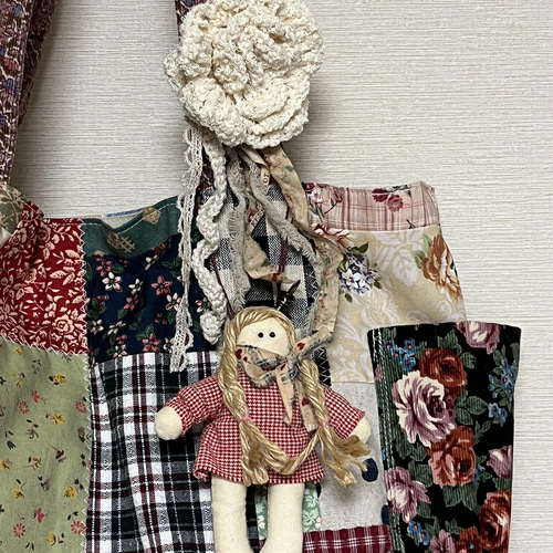 ハンドメイド　パッチワークトートバック 楽しい!!!パッチワークバッグ+コサージュ+ドール付き トート