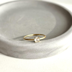 天然石　インド産　ホワイトムーンストーン　4×4カット入ラウンド　爪留めリング　指輪　silver925  18KGP 2枚目の画像