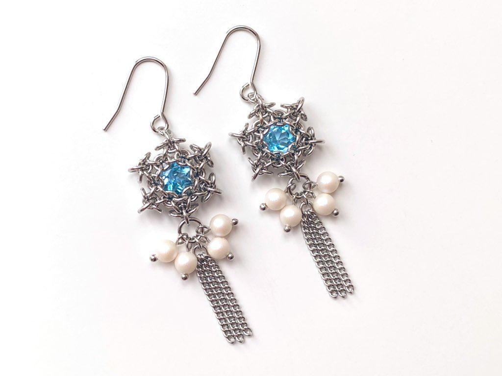 スノーフレークな耳飾り (スイスブルートパーズ)