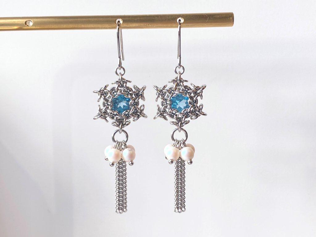 スノーフレークな耳飾り (スイスブルートパーズ)