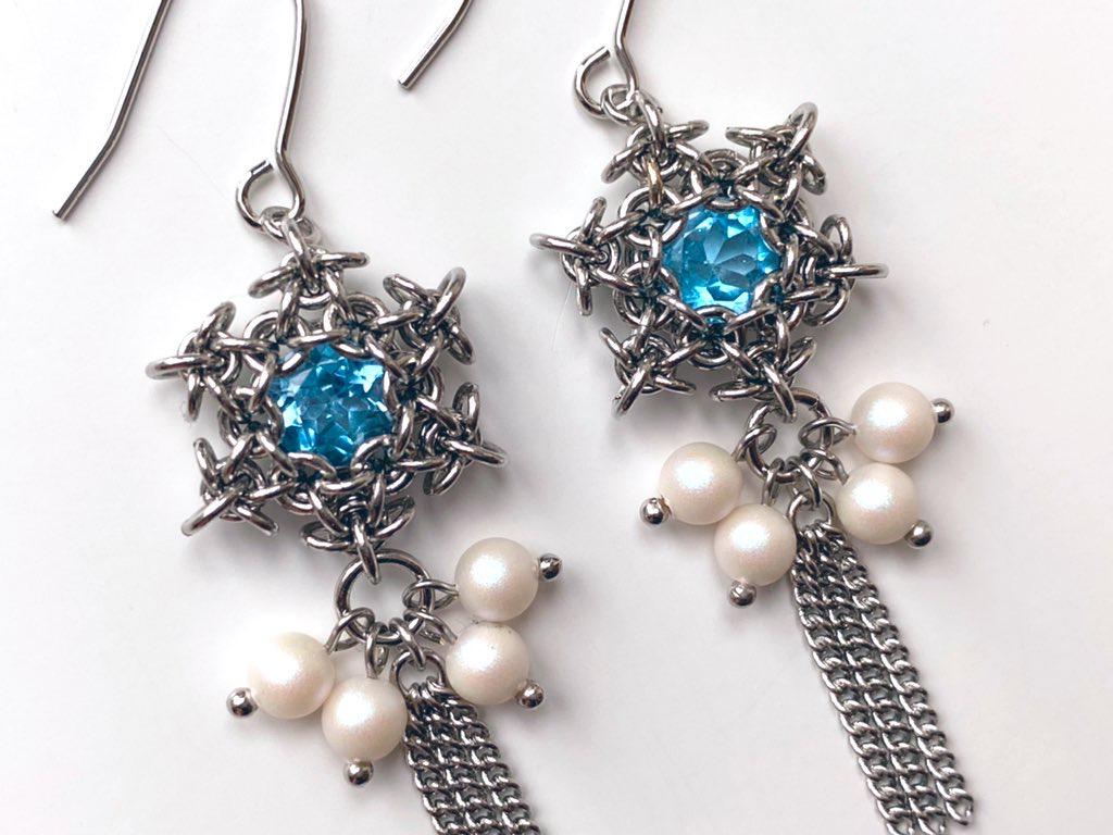 スノーフレークな耳飾り (スイスブルートパーズ)