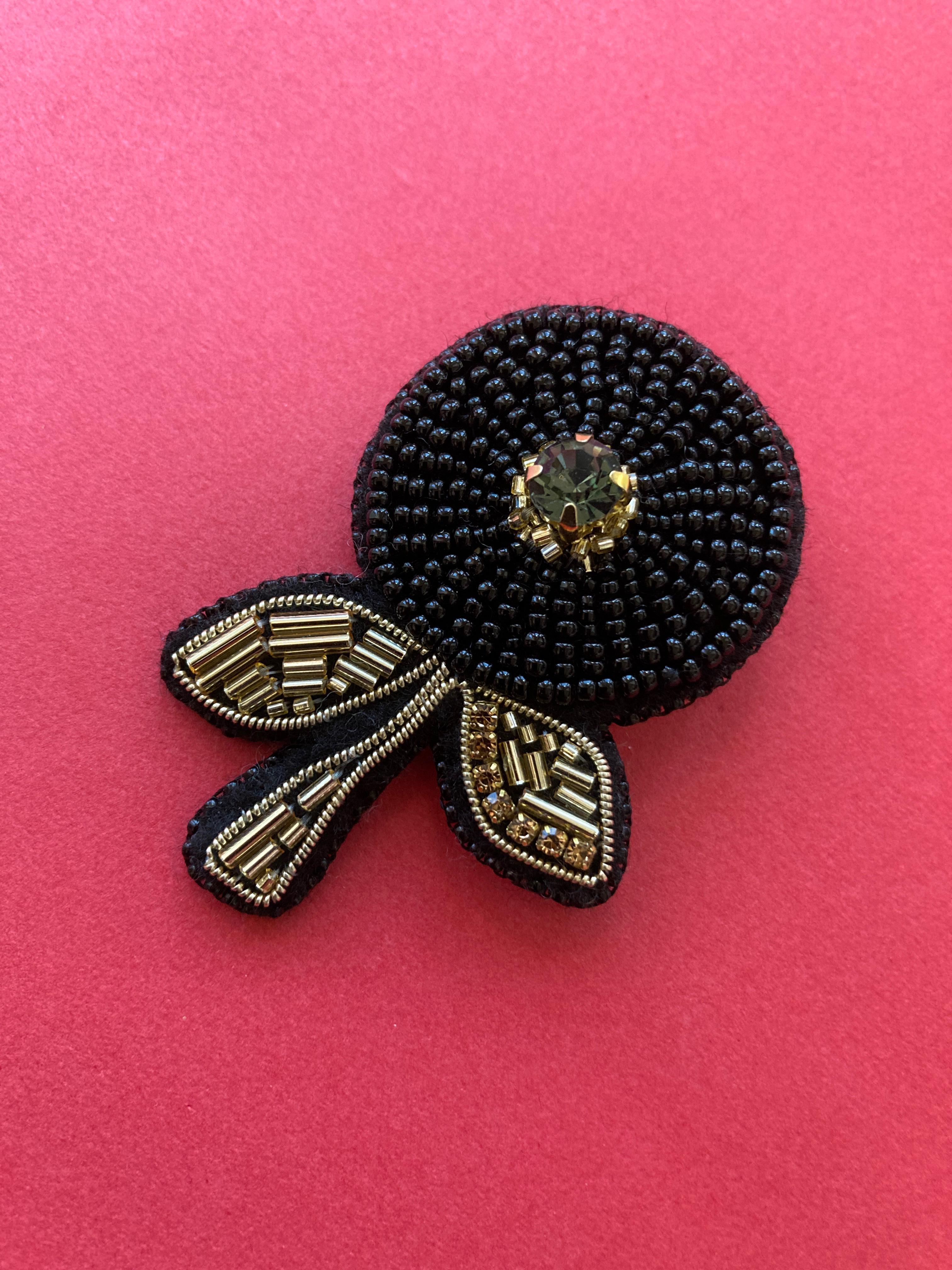 音楽家ビーズ刺繍ブローチ