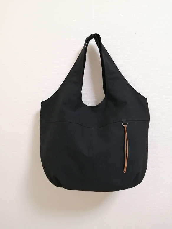newデザイン　アウトドアバッグ　黒　大きめ A4サイズ/通勤通学バッグ/容量たっぷり 3枚目の画像