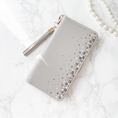 スワロフスキー　スマホケース　クリスタル　グレー High smartphone case, iPhone® 14, Silver tone | Swarovski