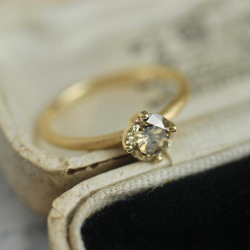 ファンシーライトブラウンダイヤモンド 0.757ct ク 4本爪×絞り