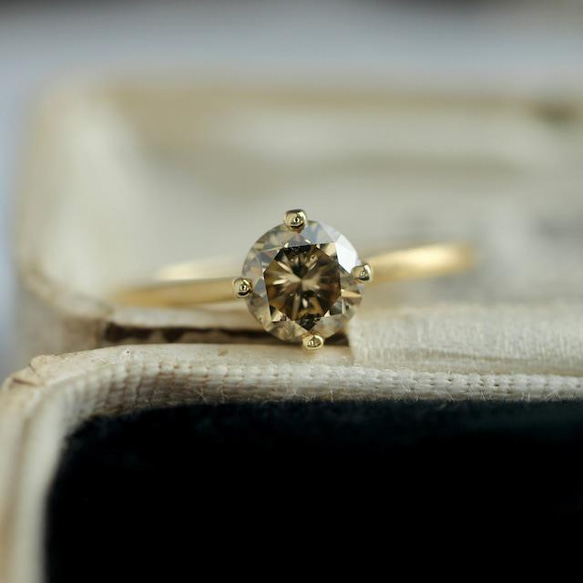 ファンシーライトブラウンダイヤモンド 0.757ct ク 4本爪×絞りアーム 