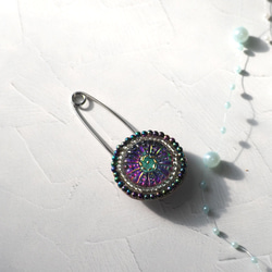 【SALE】ボヘミアの煌めき ✨チェコガラスボタンのストールピン 2枚目の画像