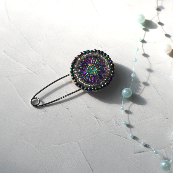 【SALE】ボヘミアの煌めき ✨チェコガラスボタンのストールピン 4枚目の画像