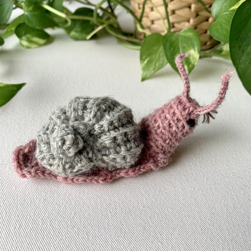 【海外アーティストハンドメイド】　本物毛糸編みぐるみカタツムリ 海外アーティストハンドメイド】 本物毛糸編みぐるみカタツムリ 海外