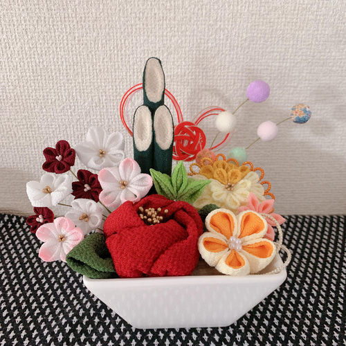 SOLD】正月飾り ちりめん 門松 つまみ細工 お正月 花 鏡餅 ぽち*ぽち