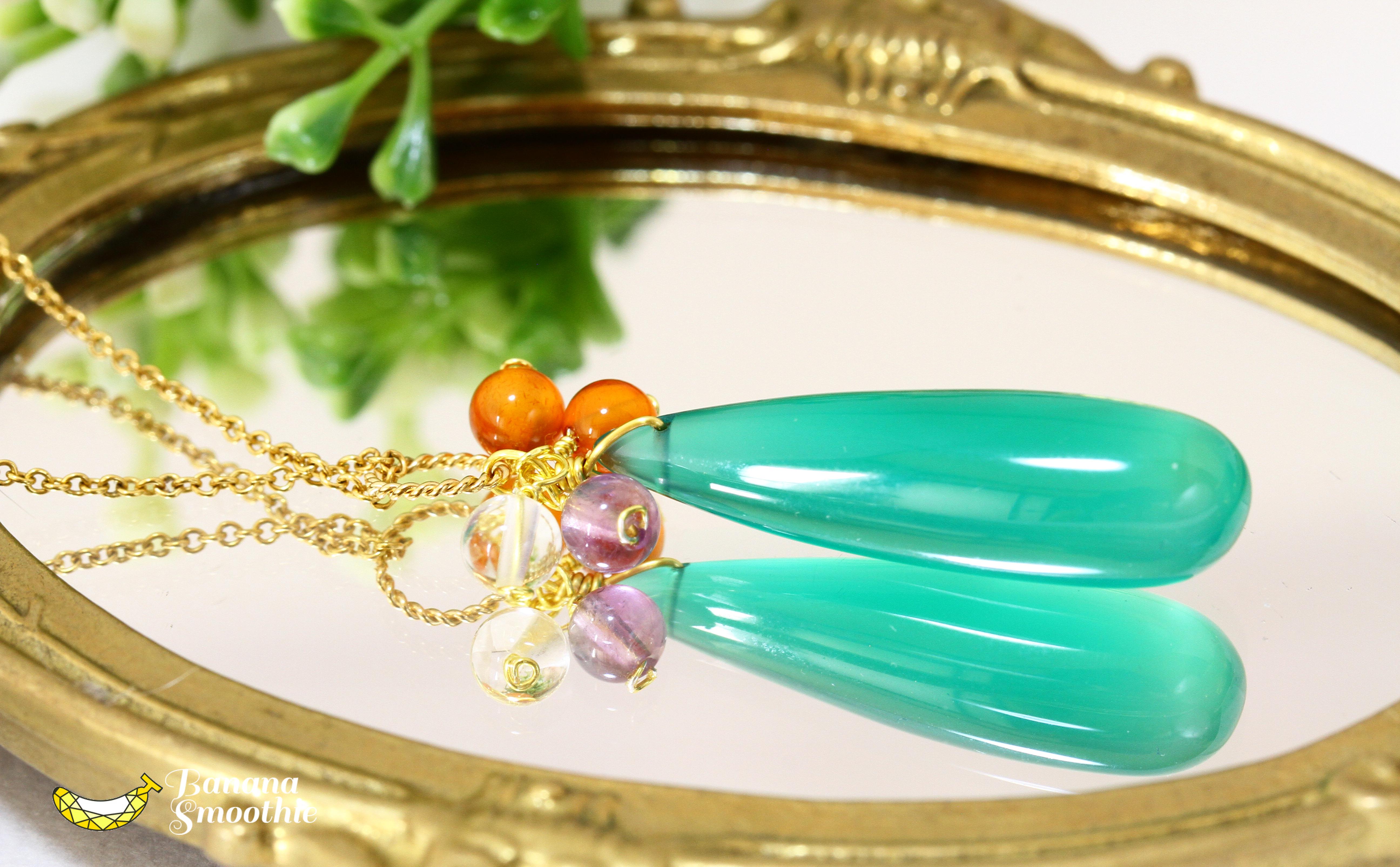 豪華さとシャープな印象に グリーンオニキス × アメジスト・水晶・カーネリアン 細長ドロップ 14kgfネックレス