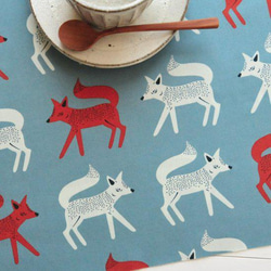 生地　Sneaky Little Foxes -CAP-C-9000　-ART GALLERY FABRICS　 1枚目の画像