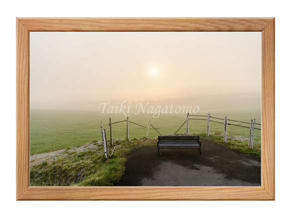 アート写真（ハガキサイズ〜A3サイズ）北海道美瑛の丘のベンチ 2枚目の画像