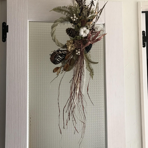 立派な大王松と南天を渋く束ねた 注連縄 しめ縄 しめ飾り お正月飾り