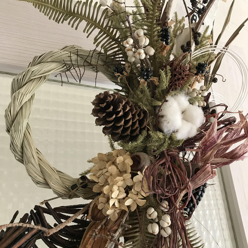 しめ縄飾り　松と南天の縁起もので　パンパスグラス、ナンキンハゼ しめ縄飾り 松と南天の縁起もので パンパスグラス、ナンキンハゼ