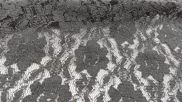 花柄のシルクレース生地【チャコール】幅92cm×長さ30cm　D/#LB4280NL 7枚目の画像