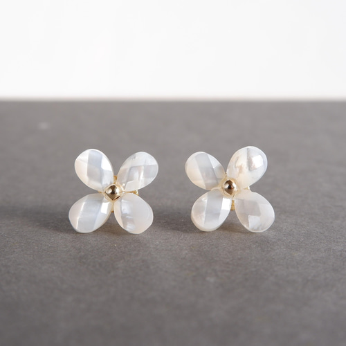 14KGF 白蝶貝（ホワイトシェル）の紫陽花ピアス/イヤリング -再販