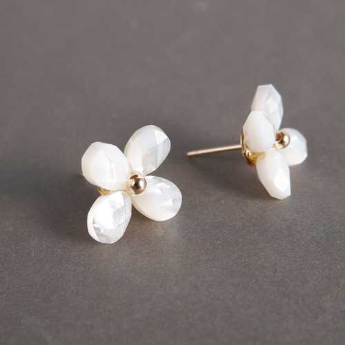 100％本物保証！ salet by Eri Takekawa 白蝶貝の紫陽花ピアス ピアス
