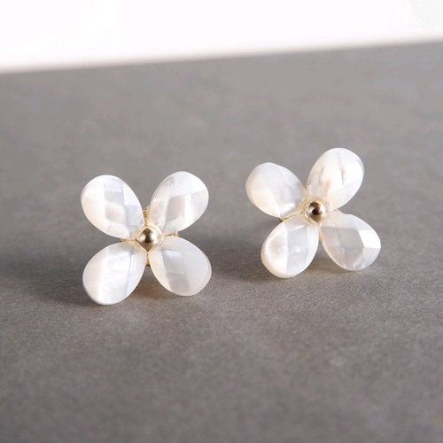 14KGF 白蝶貝（ホワイトシェル）の紫陽花ピアス/イヤリング -再販