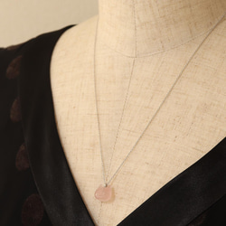 縄文ねこ形土製品 ローズクォーツのネックレス　 （659-540/ローズ） 2枚目の画像