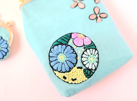 モダン和柄の刺繍スマホポシェット手刺繍 3枚目の画像