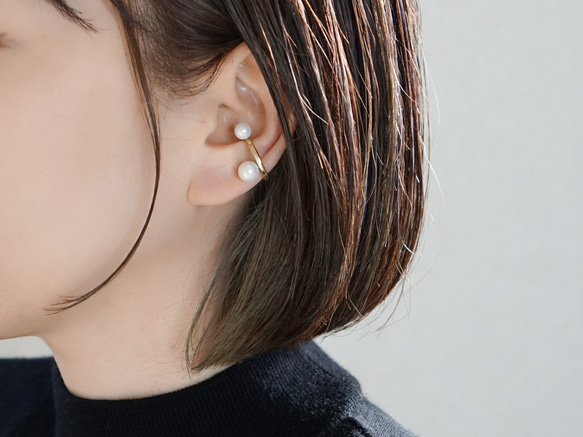 找到一枚鑲嵌珍珠的黃銅耳夾 第1張的照片