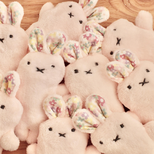 作家もの。ぬいぐるみ。ピンクの子うさぎ。 ベビーピンクうさぎちゃん （フランネルボアぬいぐるみ