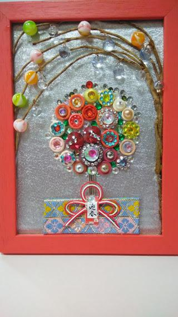 『年末年始飾り』迎春　餅花飾り　柳　お正月　華やか　額縁　ボタンとビーズの創作　 1枚目の画像