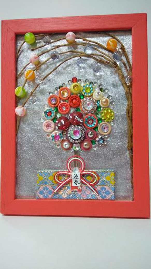 『年末年始飾り』迎春　餅花飾り　柳　お正月　華やか　額縁　ボタンとビーズの創作　 8枚目の画像
