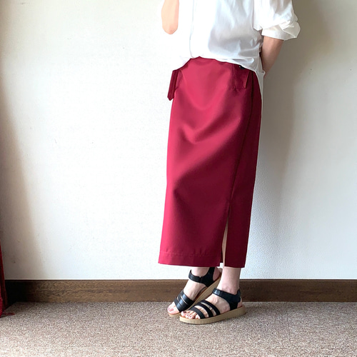 4色から選べるカラー•スリット ベルト付きロングタイトスカート