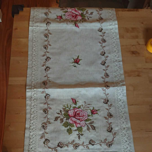 カロチャ　毛糸手刺繍　混紡リネン　テーブルクロス カロチャ手刺繍130×180混紡リネンテーブルクロス