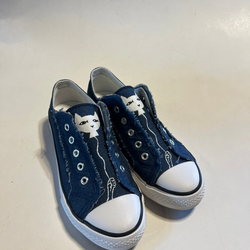 ネコ柄風船 レディースキャンバススニーカー【22.5～24.5cm
