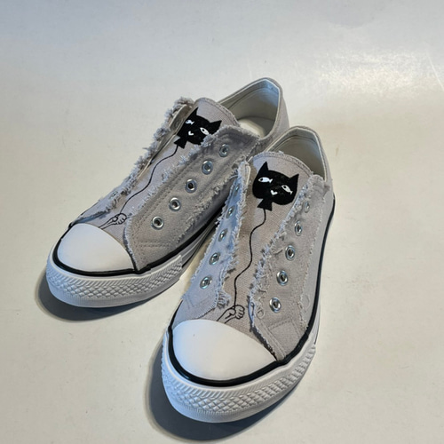 ネコ柄風船 レディースキャンバススニーカー【22.5～24.5cm