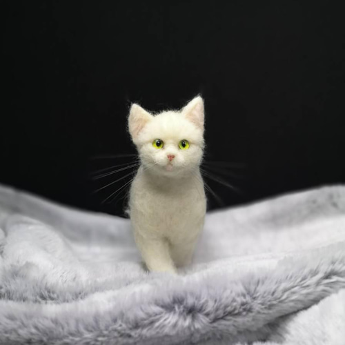 国内発送 ☆マリンの家☆羊毛フェルト ハンドメイド 白猫～歩きポーズ 猫 羊毛フェルト