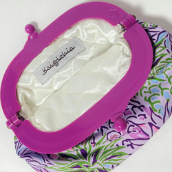 がま口ポーチM（コスメポーチ）　ハワイアン生地にプラスチックがま口でポップなポーチ 3枚目の画像