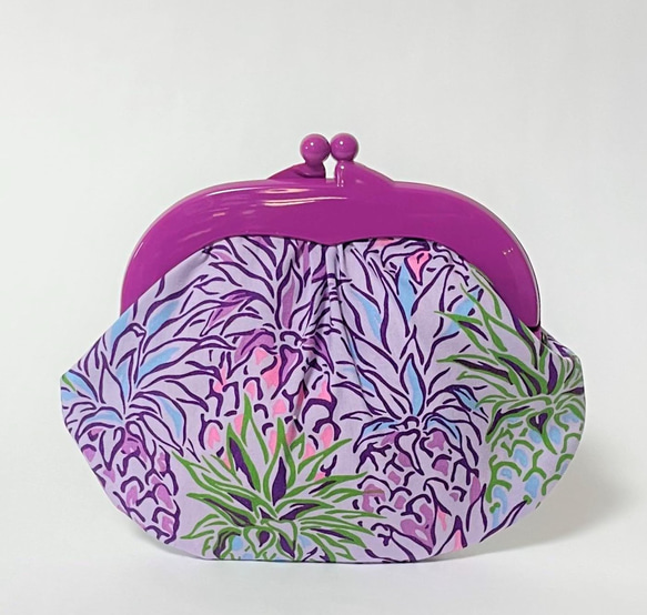 がま口ポーチM（コスメポーチ）　ハワイアン生地にプラスチックがま口でポップなポーチ 1枚目の画像