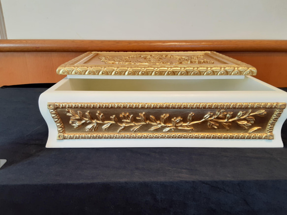 金彩フランスロココ彫刻宝石箱（花瓶＆月桂樹） 金彩フランスロココ彫刻宝石箱 花瓶＆月桂樹