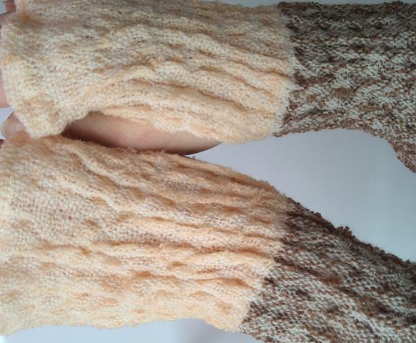 薄いけどふんわりと暖かい♪　インド茜染め　カシミヤ　手織り　ハンドウォーマー 　N47 2枚目の画像